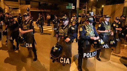 Peru Devlet Başkanı Boluartenin evine polis baskını