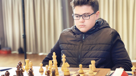 Dünyanın En Genç Büyükustası oldu