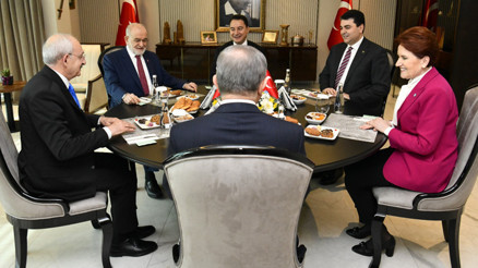 6lı Masanın 5 ayağı çöktü