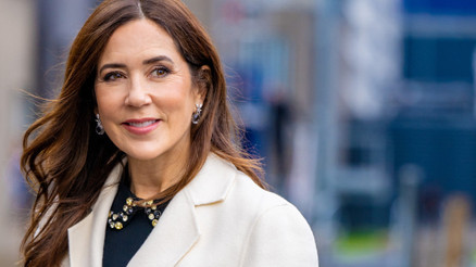 Kocası sadakatsiz olana hayat zor Bakmayın gülen yüzüne içi kan ağlıyor Kocası sadakatsiz olana hayat zor Bakmayın gülen yüzüne içi kan ağlıyor