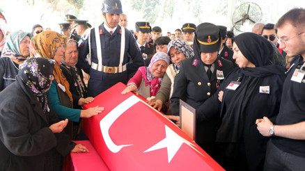 Şehit astsubay, memleketinde son yolculuğuna uğurlandı