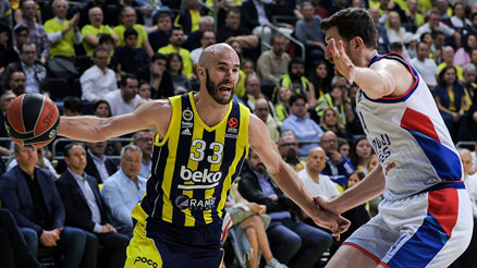 EuroLeaguedeki Türk derbisinde kazanan Anadolu Efes