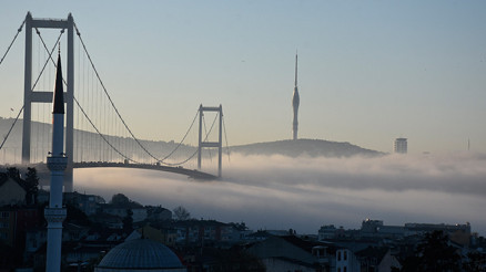 İstanbul Boğazında gemi trafiğine olumsuz hava engeli
