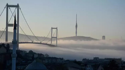 İstanbul Boğazında gemi trafiği askıya alındı, bazı vapur seferleri iptal edildi