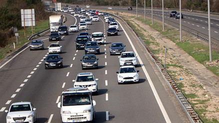 Bayram tatili öncesi trafikte son durum: Bolu geçişinde akıcı yoğunluk