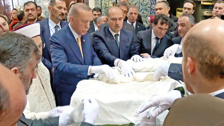 Senede bir gün yapılan 500 yıllık kutsal tören