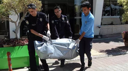 Alanyada Rus turist, kaldığı otel odasında ölü bulundu