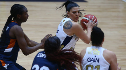 Fenerbahçe Alagöz Holding şampiyonluğa koşuyor Seri 2-0a geldi