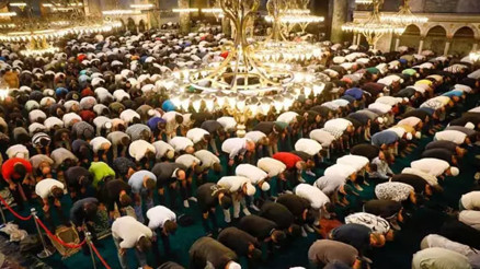 Bu akşam teravih namazı kılınacak mı 9 Nisan 2024  Arefe gecesi teravih namazı kılınır mı, var mı