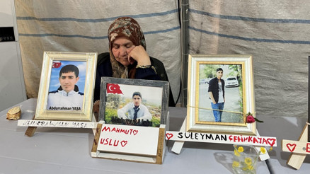 Diyarbakırda evlat nöbetindeki buruk bayram... Yirmi yedi bayramdır oğlum yanımızda yok Diyarbakırda evlat nöbetindeki buruk bayram... Yirmi yedi bayramdır oğlum yanımızda yok