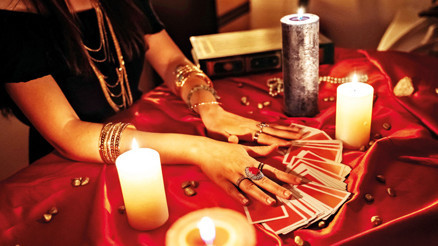 Falcıları bakanlık çarptı