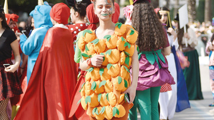 Adana’da karnaval coşkusu... Yer gök portakal