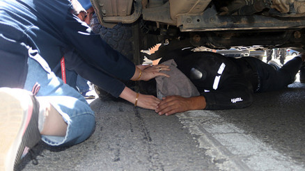 Antalyada motosikletten düşüp kamyonet altında kaldı, ilk sorusu bu oldu