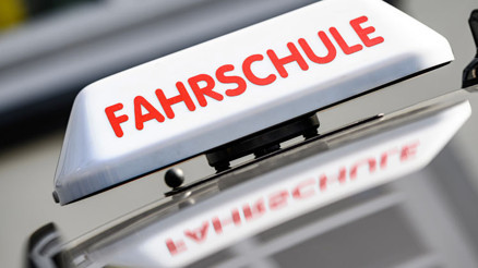 16 yaşında araç kullanmaya AB engeli