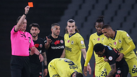 Süper Ligde 32. haftanın VAR kayıtları açıklandı Fenerbahçe maçında 2 penaltı pozisyonu için izleme tavsiyesi çıkmıştı