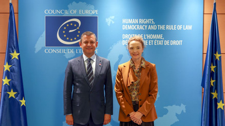 Cumhuriyet Halk Partisi  Genel Başkanı Özel, Fransa’da temaslarda bulundu