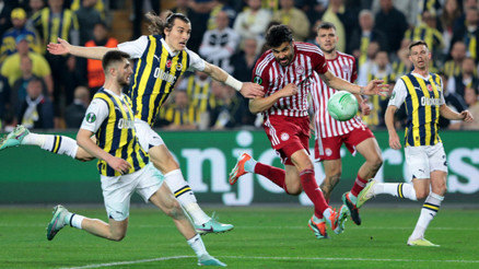 Fenerbahçe penaltılarda yıkıldı Olympiakos yarı finale yükseldi