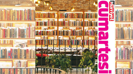 Elimde kitabım, önümde kahvem...