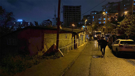 Gaziosmanpaşada toprak kayması: 24 bina ve toplam 96 kişi tahliye edildi