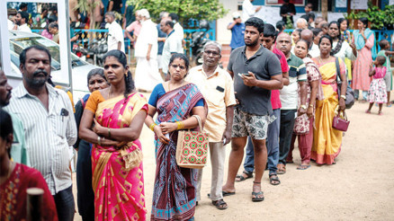 970 milyon seçmen, 15 milyon görevli, 44 günlük süreç... Dünyanın en büyük seçimleri başladı