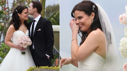 Hem ağlarım hem giderim... Rol arkadaşlığı 23 yıl sonra evliliğe uzandı Hem ağlarım hem giderim... Rol arkadaşlığı 23 yıl sonra evliliğe uzandı