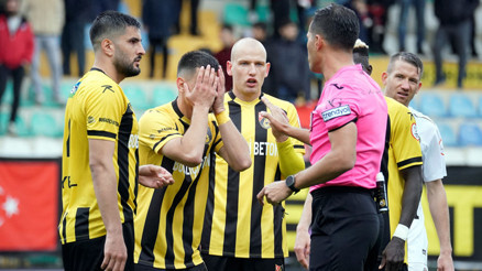 Süper Ligde küme düşen ilk takım İstanbulspor oldu Fatih Karagümrük 2-1 kazandı