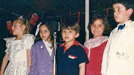 23 Nisan ünlüleri... Şu ortadaki kısa boylu çocuk benim