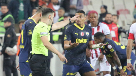 Süper Ligde 33. haftanın VAR kayıtları açıklandı İşte Fenerbahçe aleyhine verilen penaltının VAR konuşmaları...