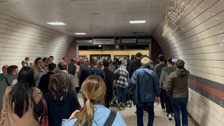 İstanbuldaki metro arızası 2 gündür çözülemiyor AK Partiden tepki: Teknik arıza değil fiziki kaza, temas değil toslama