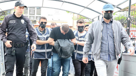 Eskişehirde Kelime-i Tevhid bayrağını, açan kişinin elinden almaya çalışmıştı Tutuklandı