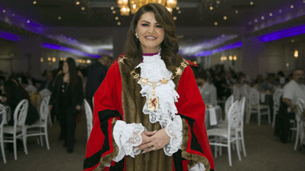 Suna Hurman görevine yardım balosuyla veda etti Suna Hurman görevine yardım balosuyla veda etti
