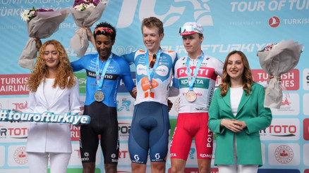 TURda 6. etabı Frank Van Den Broek kazandı