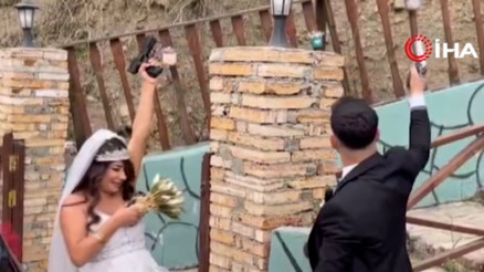 ‘Pes’ dedirten görüntüler... Gelin ve dama silahla havaya ateş açtı