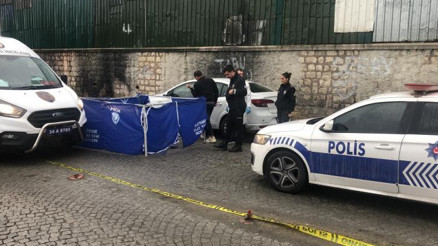 Kağıthanede korkunç olay: Otomobilde başından vurulmuş halde ölü bulundu