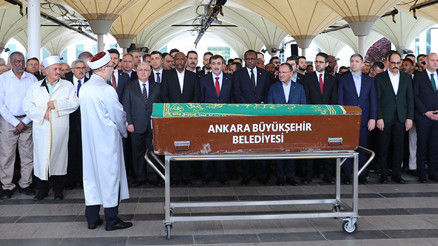 Sudan Cumhurbaşkanının oğlu son yolculuğuna uğurlandı Sudan Cumhurbaşkanının oğlu son yolculuğuna uğurlandı