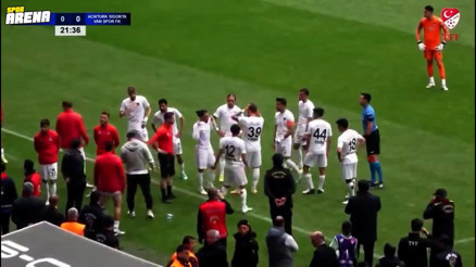 Vanspordan protesto U19 takımı ile çıktıkları maçtan çekildiler