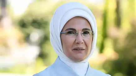 Emine Erdoğandan Dünya Ebeler Günü mesajı