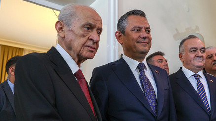 CHP lideri Özgür Özelden MHP lideri Devlet Bahçeliye ziyaret... Görüşmenin ardından ilk açıklama CHP lideri Özgür Özelden MHP lideri Devlet Bahçeliye ziyaret... Görüşmenin ardından ilk açıklama