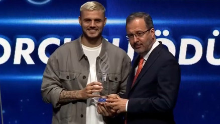 Yılın futbolcusu seçilen Mauro Icardi: Bu sezon da inşallah şampiyon olacağız Yılın futbolcusu seçilen Mauro Icardi: Bu sezon da inşallah şampiyon olacağız