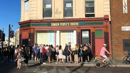 ‘Yabancıları Öldüren İngiliz Krallar’ sahnede ‘Yabancıları Öldüren İngiliz Krallar’ sahnede