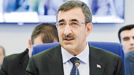 Cumhurbaşkanı Yardımcısı Cevdet Yılmaz: Ara eleman sorununu çözeceğiz Cumhurbaşkanı Yardımcısı Cevdet Yılmaz: Ara eleman sorununu çözeceğiz