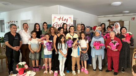 Çok anlamlı Anneler Günü kutlaması: Yaşlı bakım evindeki anneler unutulmadı