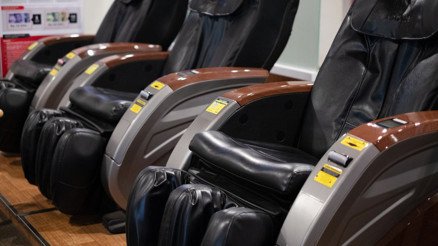 Geçici rahatlama sağlıyor ama felce bile neden olabiliyor AVM’lerdeki masaj koltuklarına otururken bir kez daha düşünün