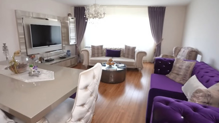 Oğlu ile birlikte yaşıyor... 90lı yılların yıldız ismi evinin kapılarını açtı Oğlu ile birlikte yaşıyor... 90lı yılların yıldız ismi evinin kapılarını açtı