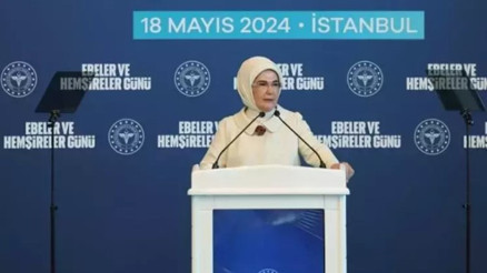 Emine Erdoğan ve Bakan Koca, Ebeler ve Hemşireler Gününde düzenlenen programa katıldı
