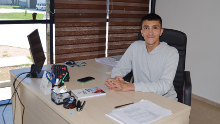 Üniversiteyi birincilikle bitirdi, ilk girdiği sınavda memur oldu Üniversiteyi birincilikle bitirdi, ilk girdiği sınavda memur oldu