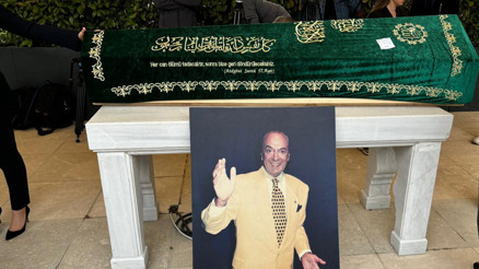 Ünlü sunucu Erkan Yolaç’a veda