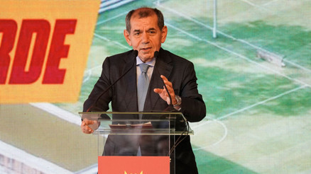 Galatasarayda Dursun Özbek, derbi sonrası çıkan olayların ardından Ali Koça seslendi: Yüreğin yetiyorsa gel buradayım