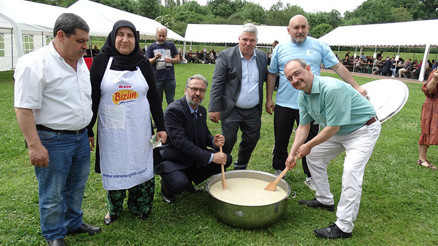 Alman siyasiler çiftetelliyle kurtlarını döktü Alman siyasiler çiftetelliyle kurtlarını döktü