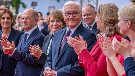 Demokrasinin kalbinde demokrasi kutlaması